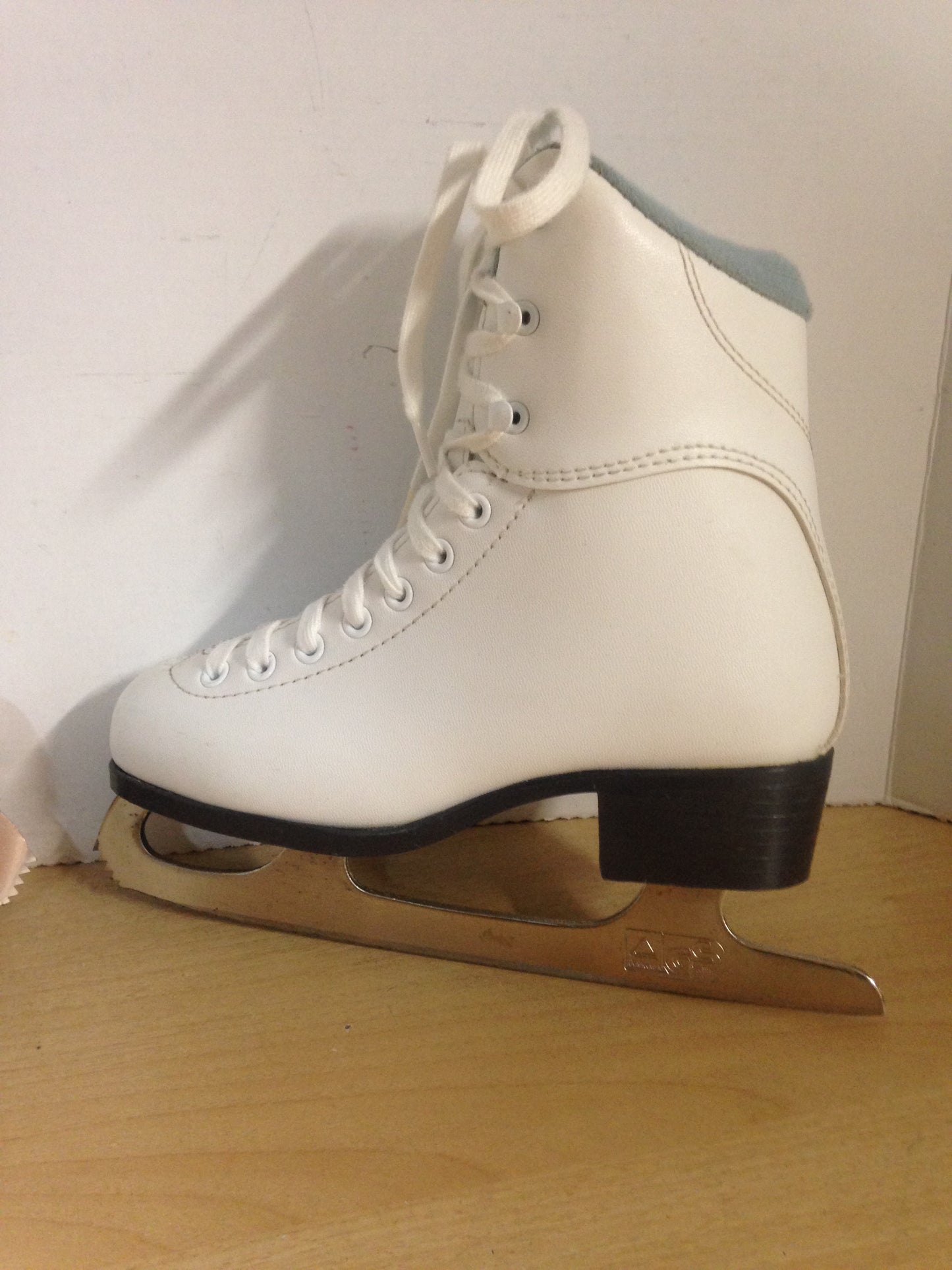 Figure Skates Child Size 1 Jackson Soft Skates White Blue