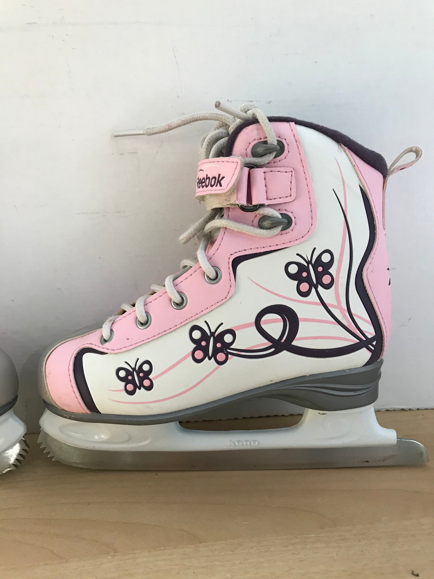 Figure Skates Child Size 2 Reebok Soft Skate Pink Purple Butterfly Excellent