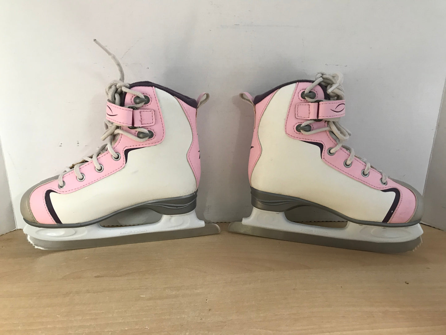 Figure Skates Child Size 2 Reebok Soft Skate Pink Purple Butterfly Excellent