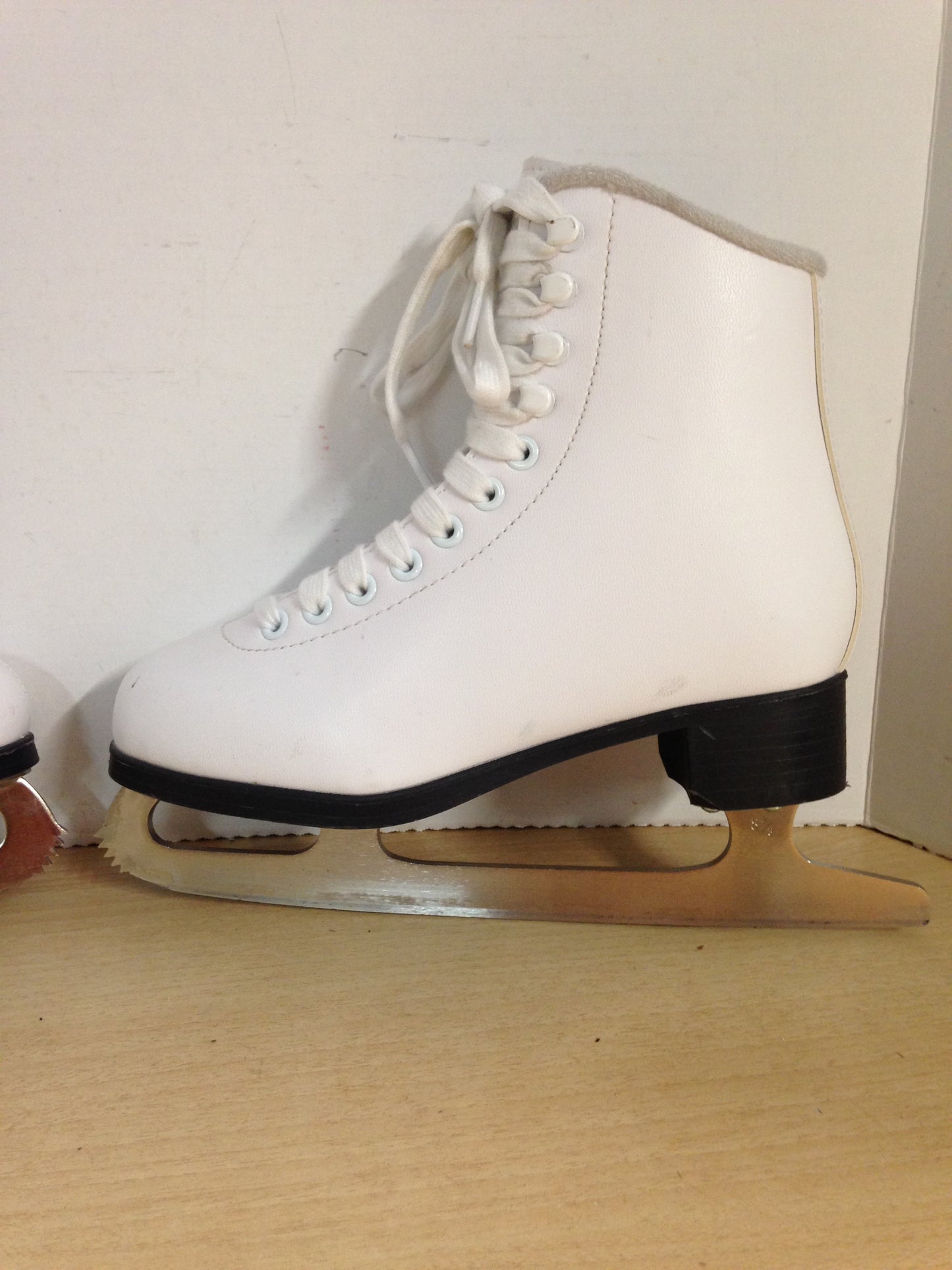 Figure Skates Child Size 3 Jackson Cameo Excellent
