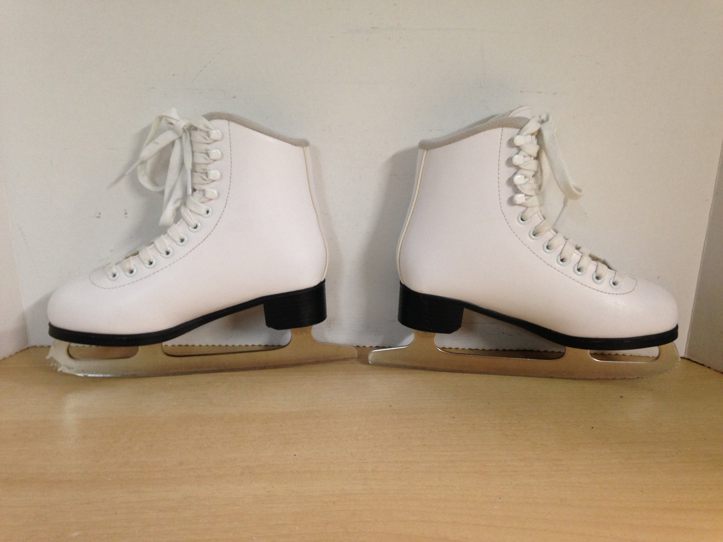 Figure Skates Child Size 3 Jackson Cameo Excellent