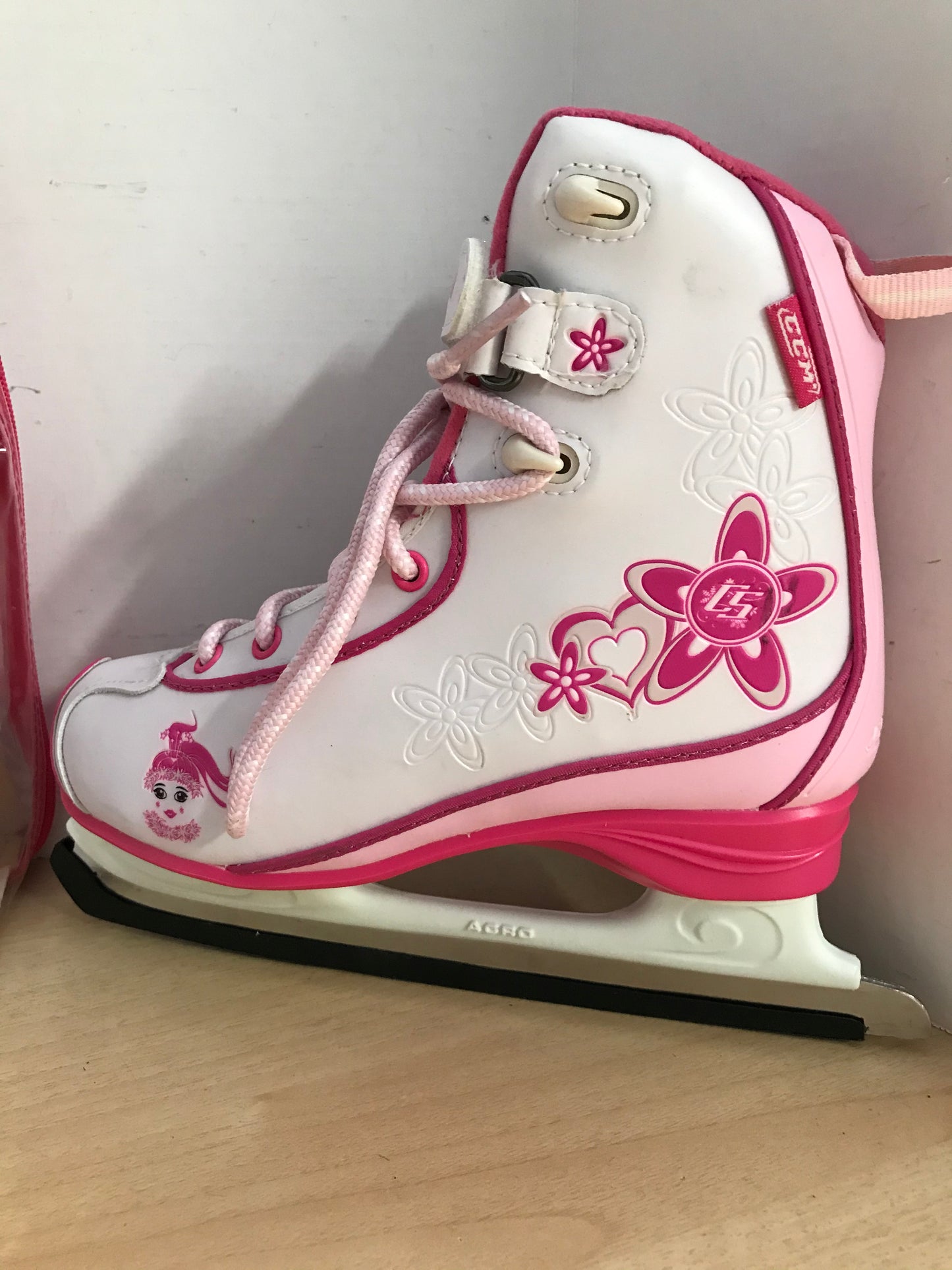 Figure Skates Child Size 4 CCM Glitter Girl Pink White Soft Skates NEW