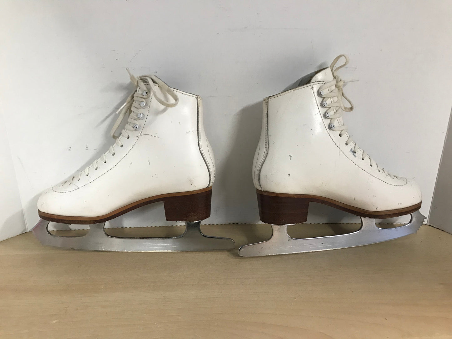 Figure Skates Child Size 4 Jackson Leather Fantastic Quality