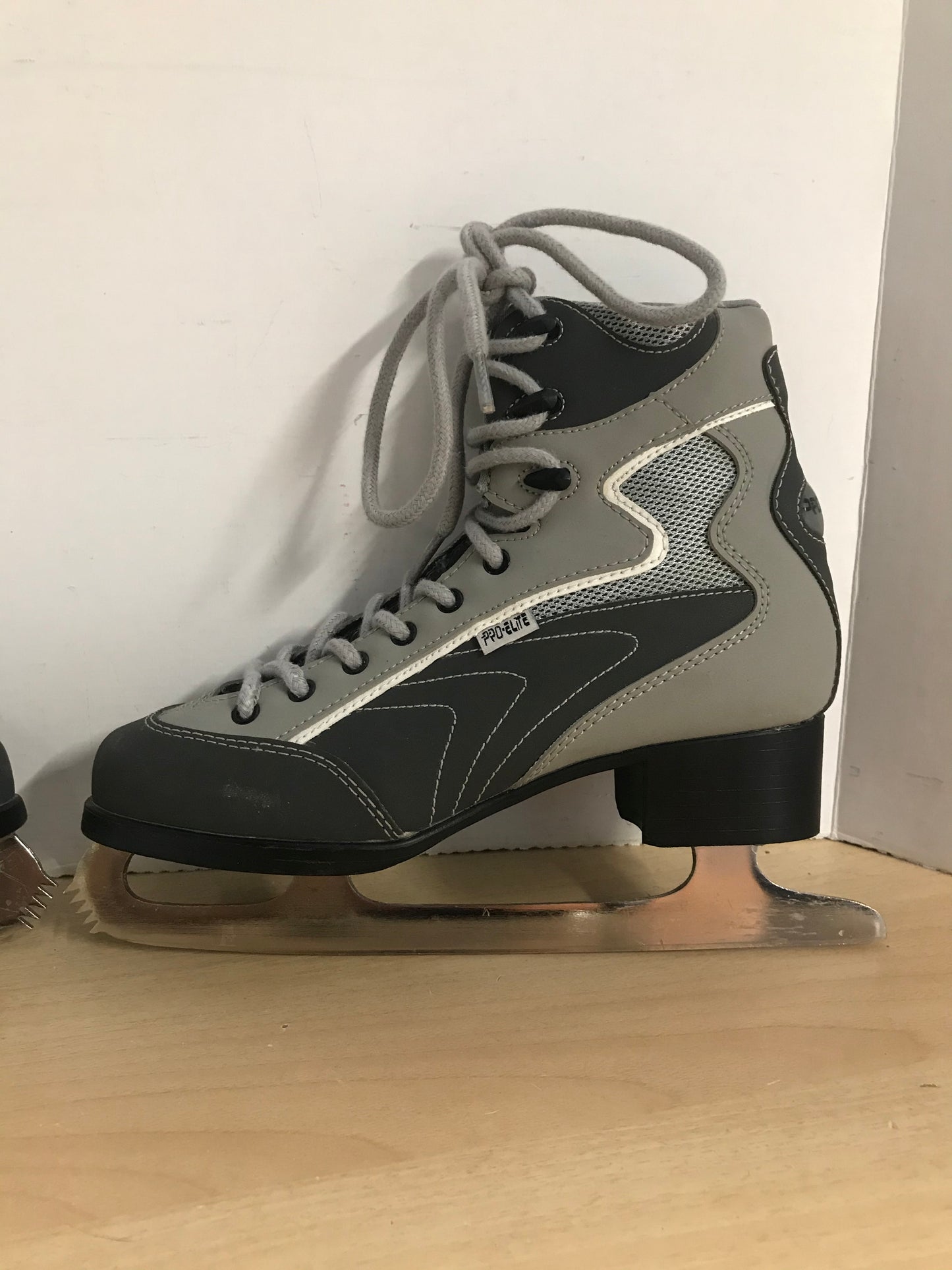 Figure Skates Child Size 5 Junior Pro Elite Soft Skates Grey Like New