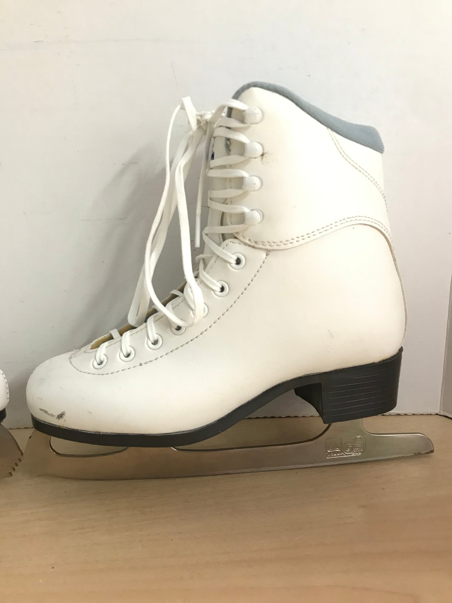 Figure Skates Child Size 5 Youth Jackson Soft Skates White Blue Excellent