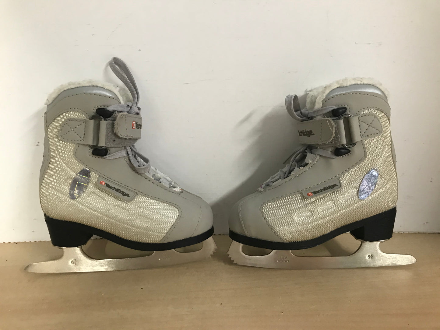 Figure Skates Child Size 9 Toddler TechEdge Soft Skates New Demo Model
