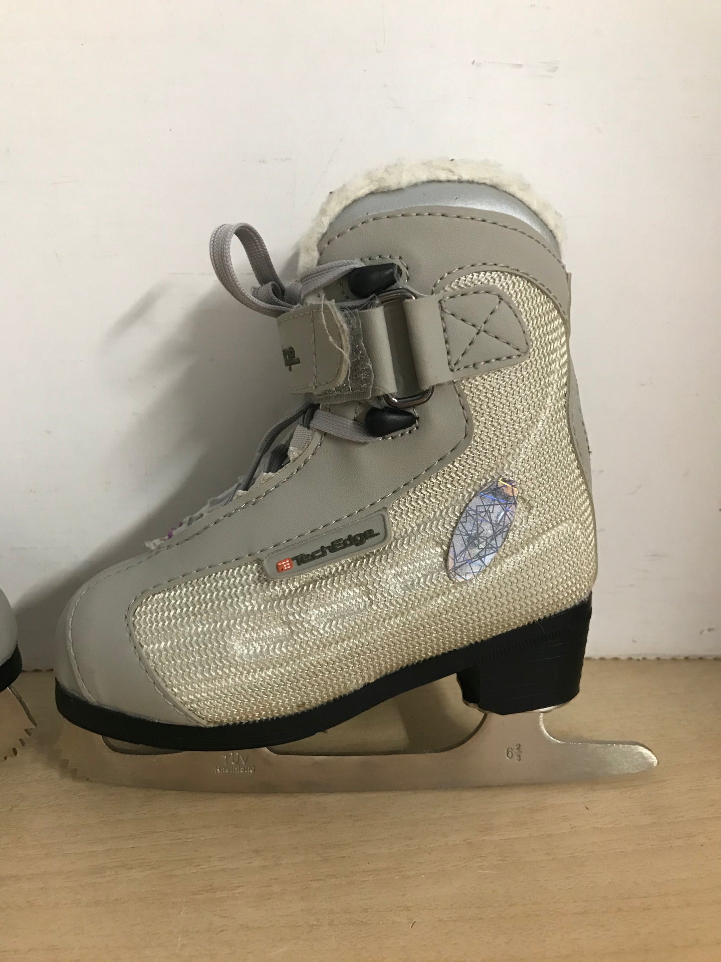 Figure Skates Child Size 9 Toddler TechEdge Soft Skates New Demo Model