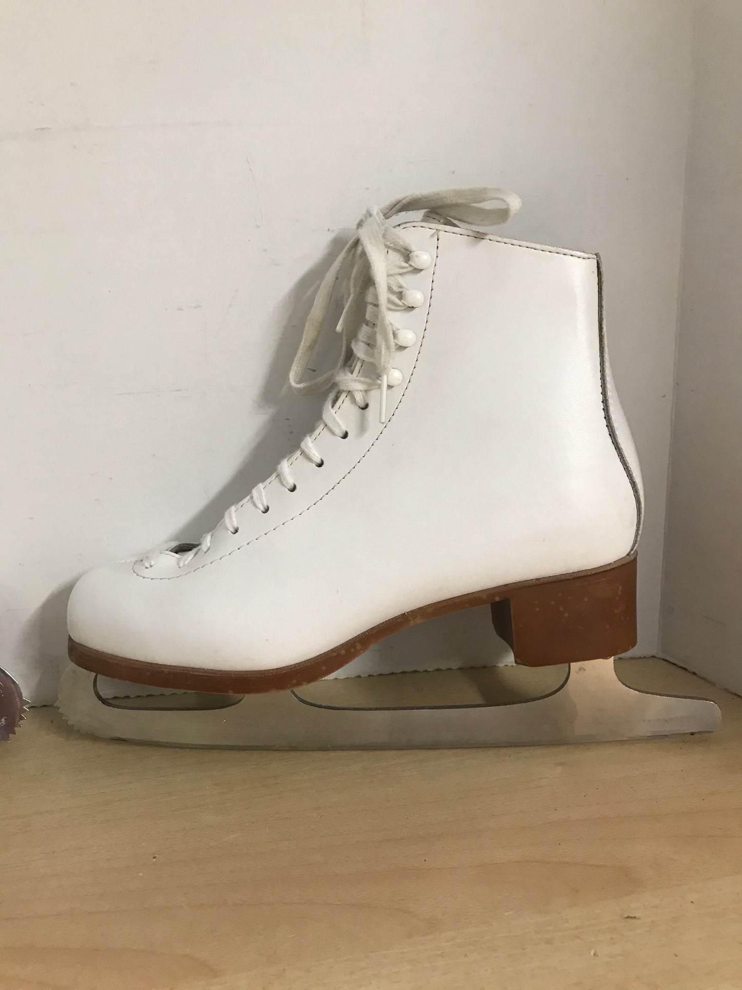 Figure Skates Ladies Size 8 Jackson Artiste All Leather Like New