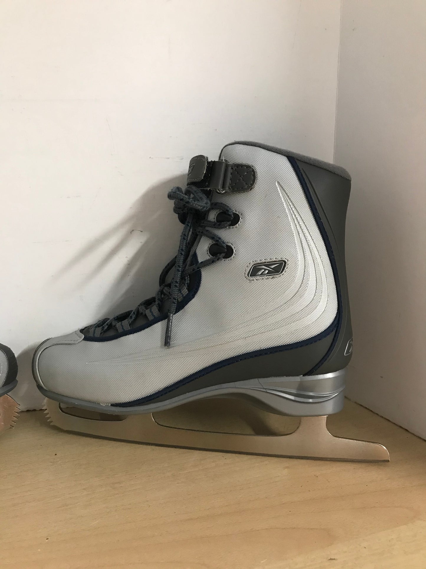 Figure Skates Ladies Size 8 Reebok Soft Skates Navy and Grey New Demo Model
