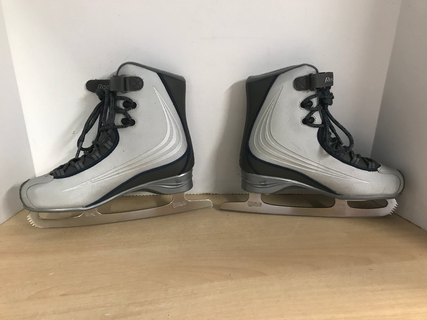 Figure Skates Ladies Size 8 Reebok Soft Skates Navy and Grey New Demo Model