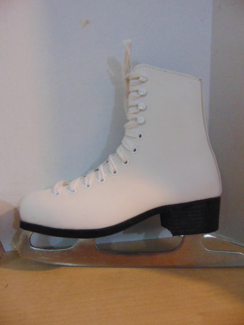 Figure Skates Child Size 3 CCM Pirouette Excellent