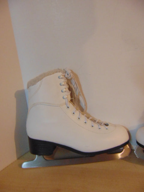 Figure Skates Ladies Size 8 Jackson Soft Skates Excellent As New