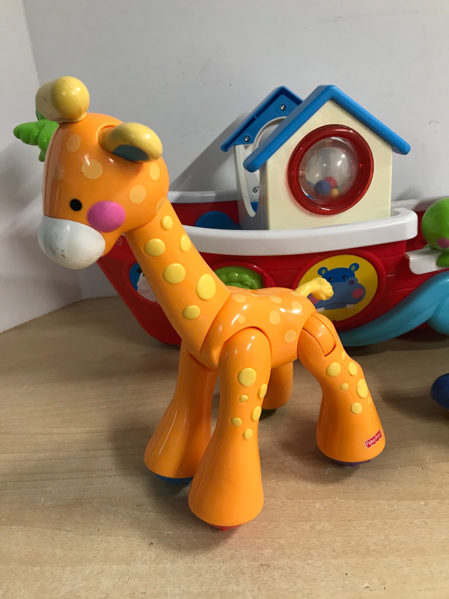 Fisher Price Amazing Animals Sing and Go Boat Set Excellent