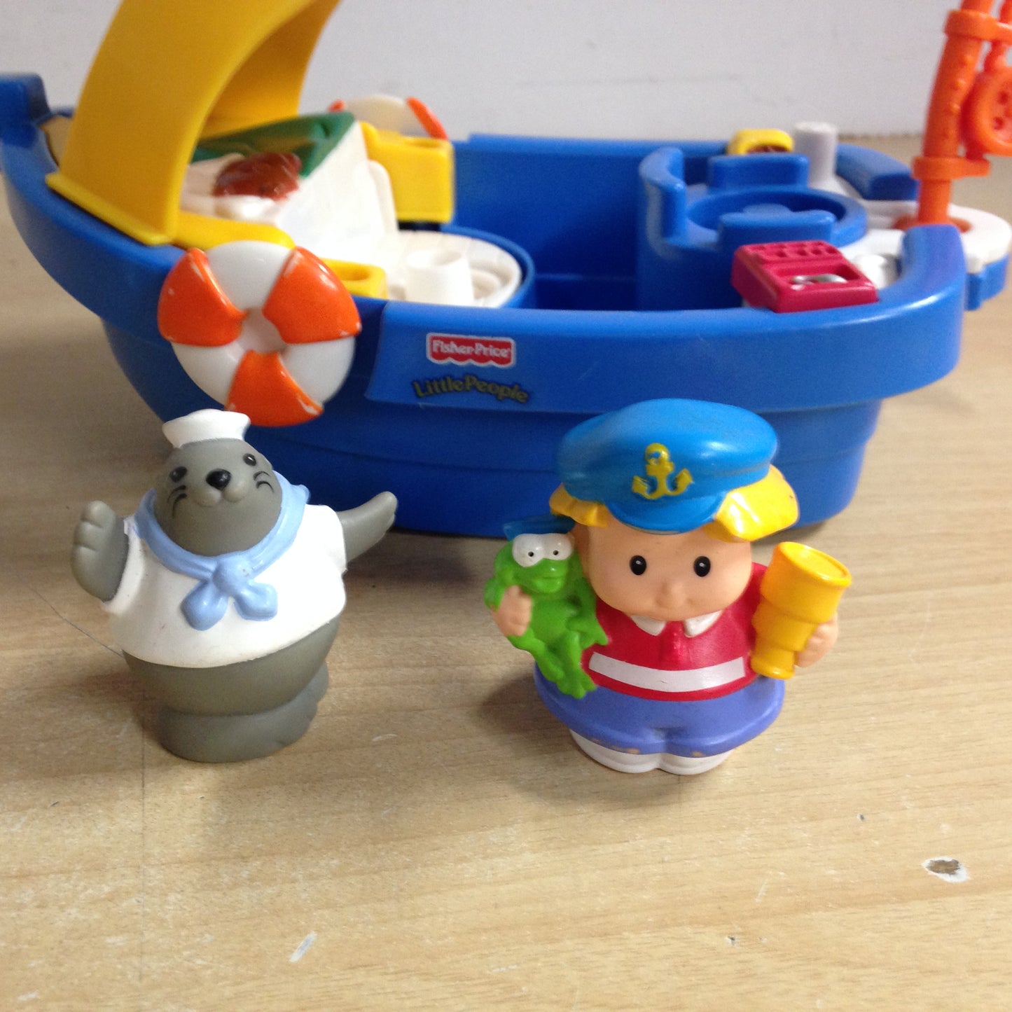 Fisher Price Little People Play Fun Bathtub Floating Fishing Boat Captain and 2nd Mate SEAL