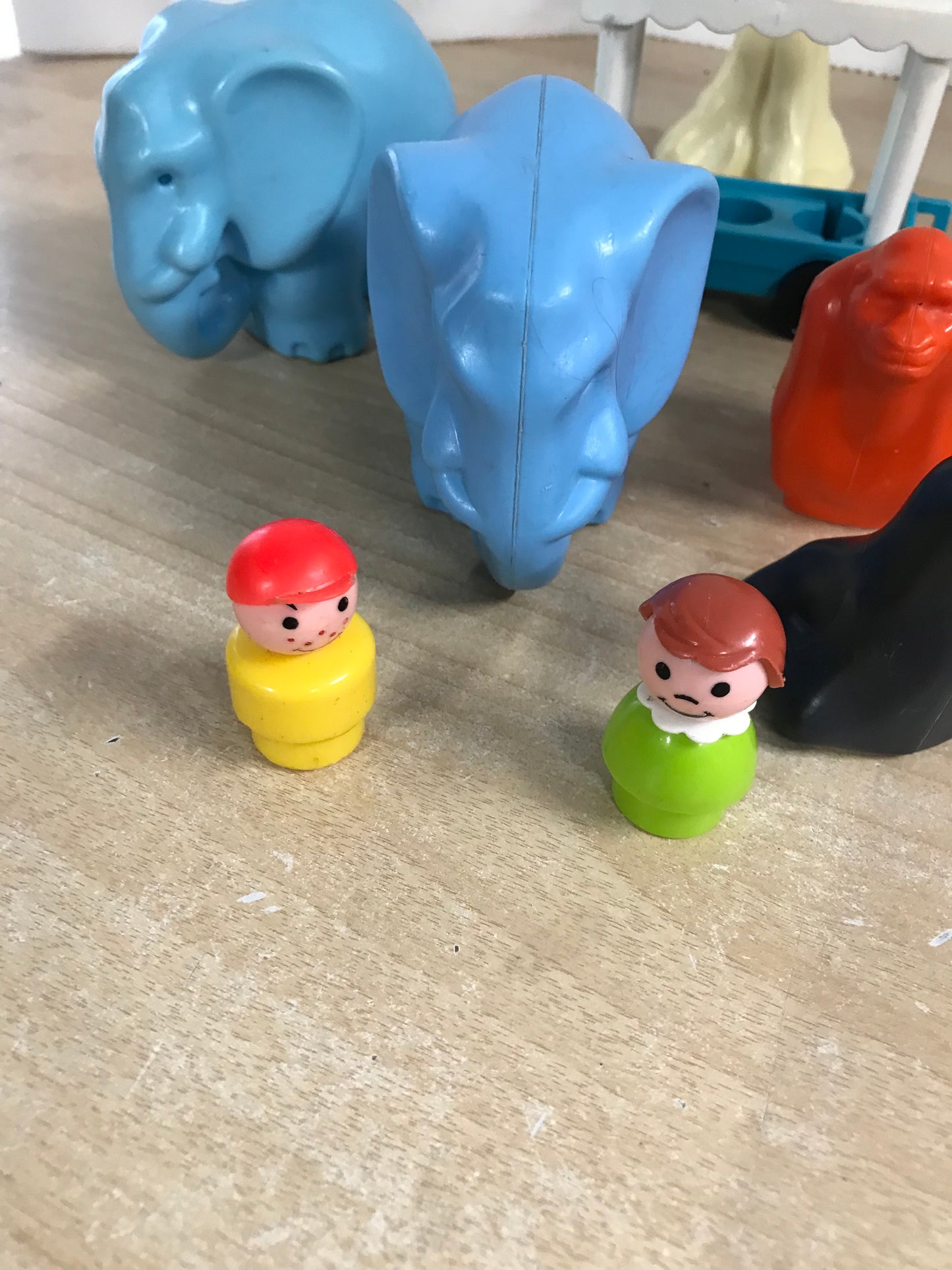 Fisher Price Vintage 1984 Play Family Zoo 916 Lot Rare