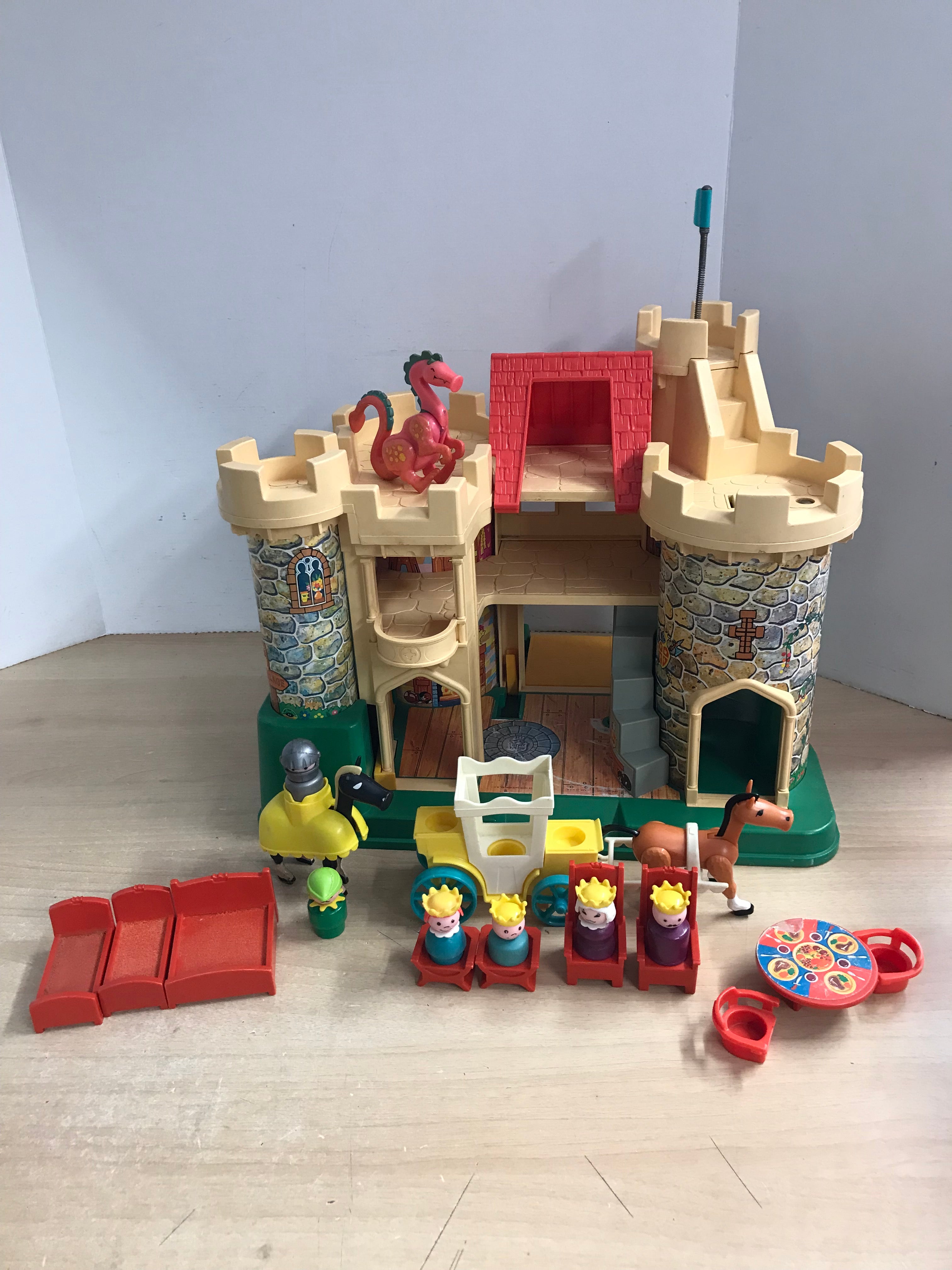 Fisher Price Vintage Little People 1974 PLAY FAMILY CASTLE 993 Complet