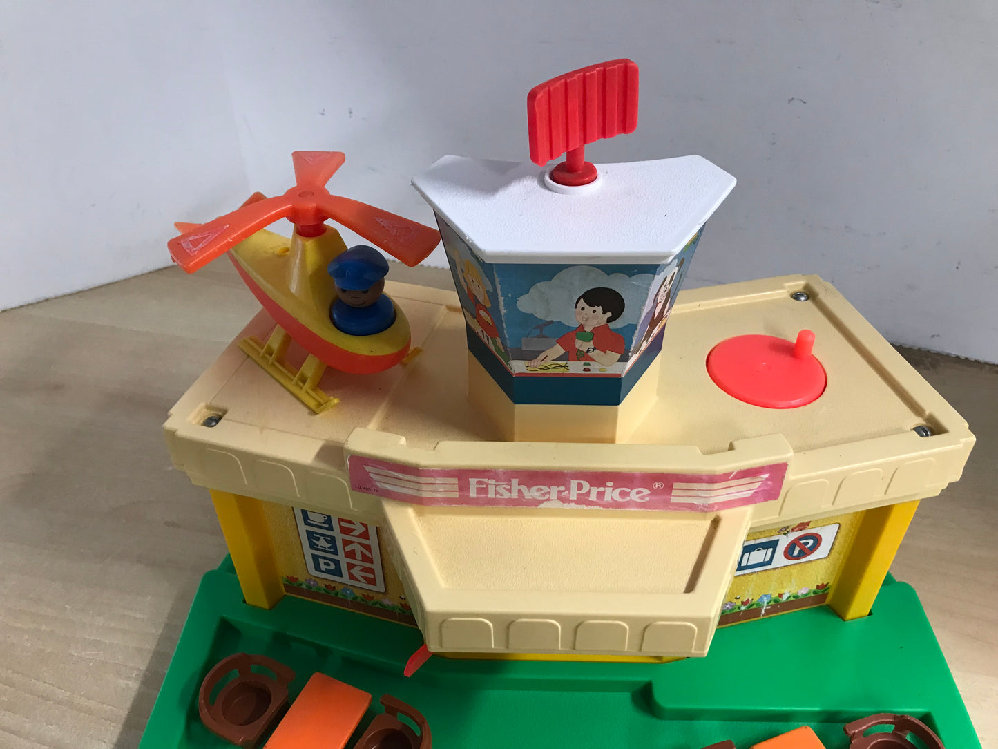 Fisher Price Vintage Little People 1981 Play Family Jetport Airport 933 RARE
