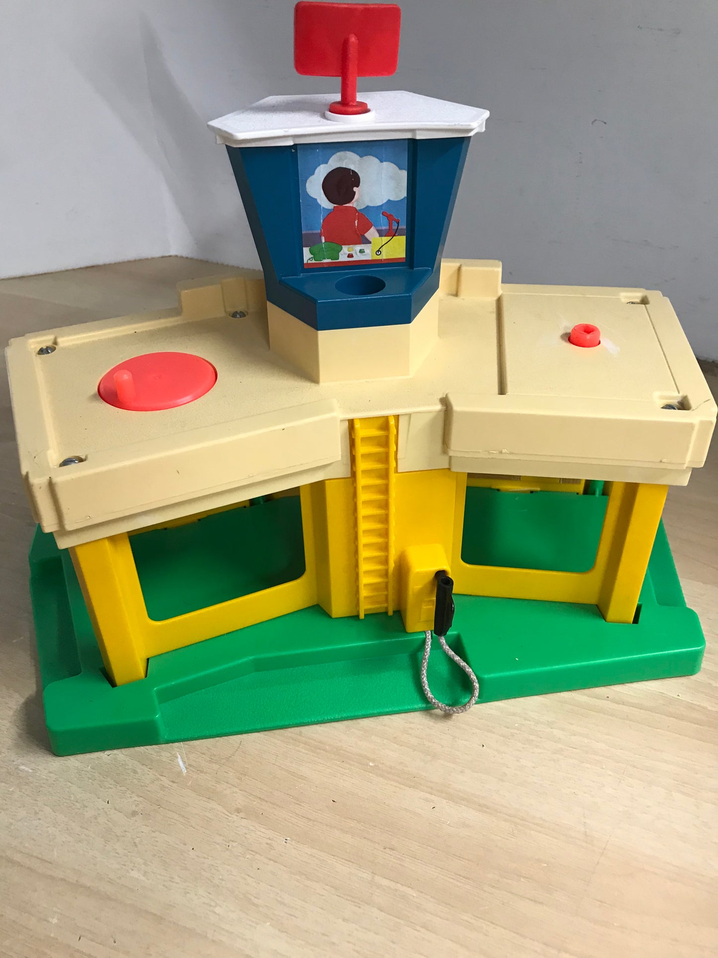 Fisher Price Vintage Little People 1981 Play Family Jetport Airport 933 RARE