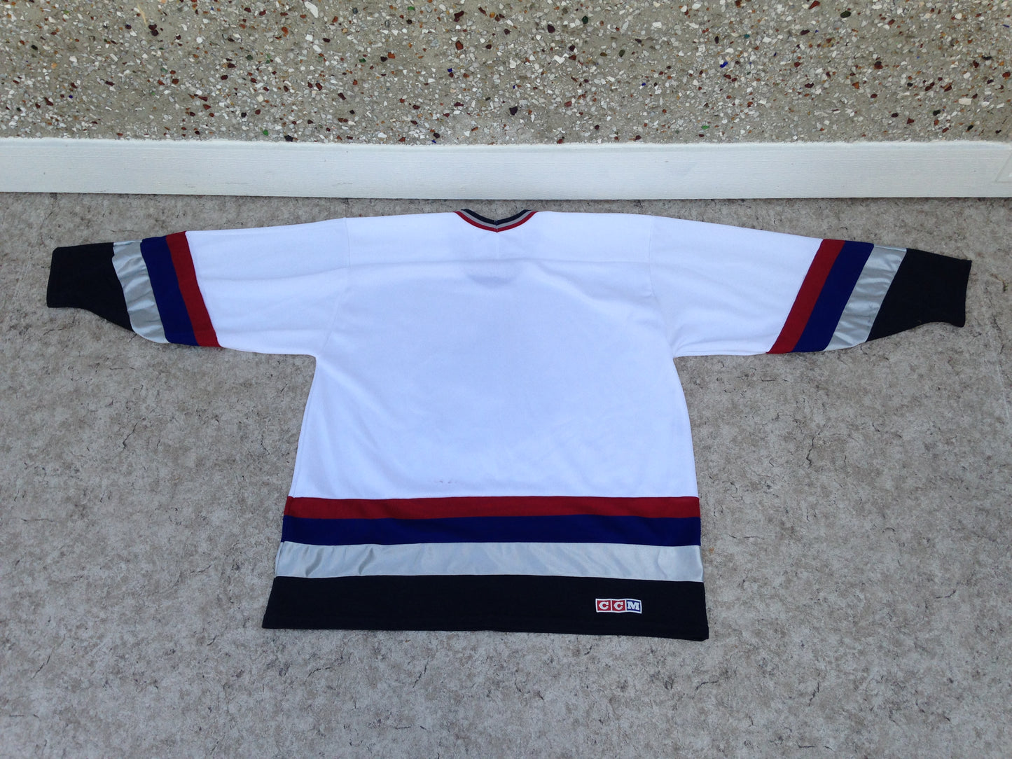 Hockey Jersey Men's Size X Large CCM Vancouver Canucks White Blue New Demo Model