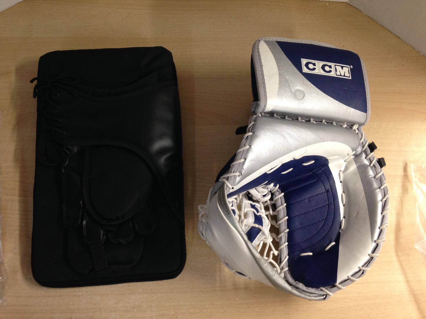 Hockey Goalie Street Ball Hockey Men's Senior NEW Koho Blocker Barley Used CCM Glove Excellent