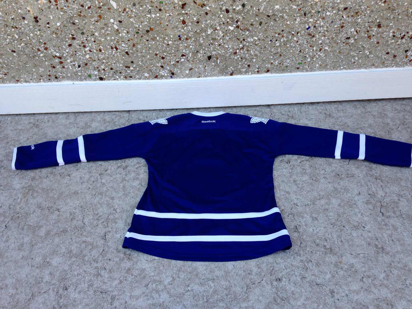 Hockey Jersey Ladies Size Small Reebok Toronto Maple Leafs New Demo Model