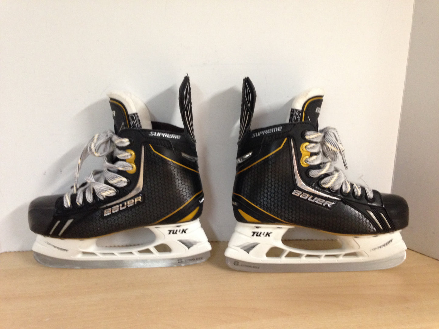 Hockey Skates Child Size 4 EE Shoe Size Bauer Supreme One.7 New Demo Model