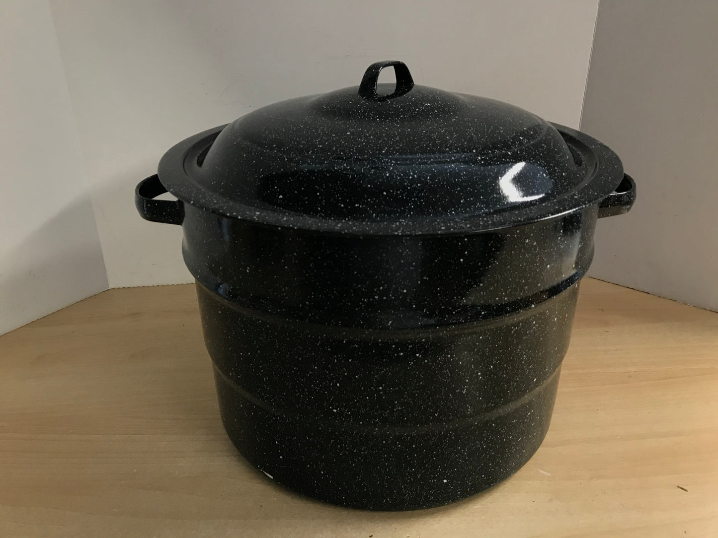 Home and Cottage Granite Ware Enamel Ware Steel Canning Camping Pot 20 quart With Tonges Excellent