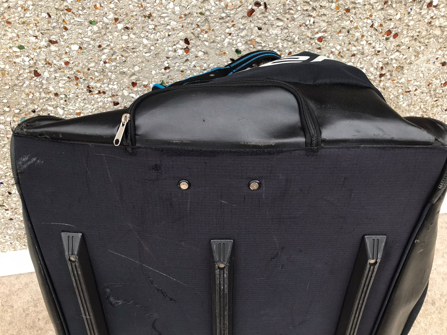 Hockey Bag Men's Size On Wheels Bauer Navy and Black Handle Pops in or out. All Zippers Perfect. Minor Wear