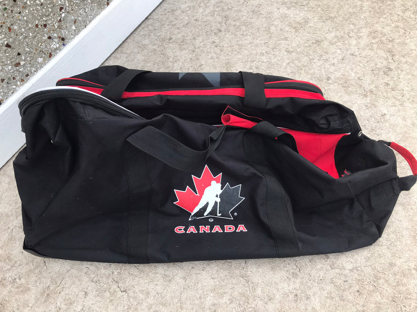 Hockey Bag On Wheels Junior Size Team Canada Black Red All Zippers Perfect