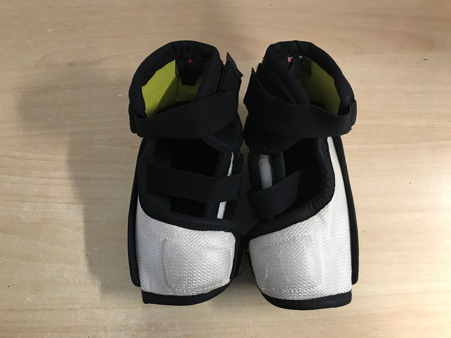 Hockey Elbow Pads Child Size Junior Large CCM Tacks Black Yellow White Excellent