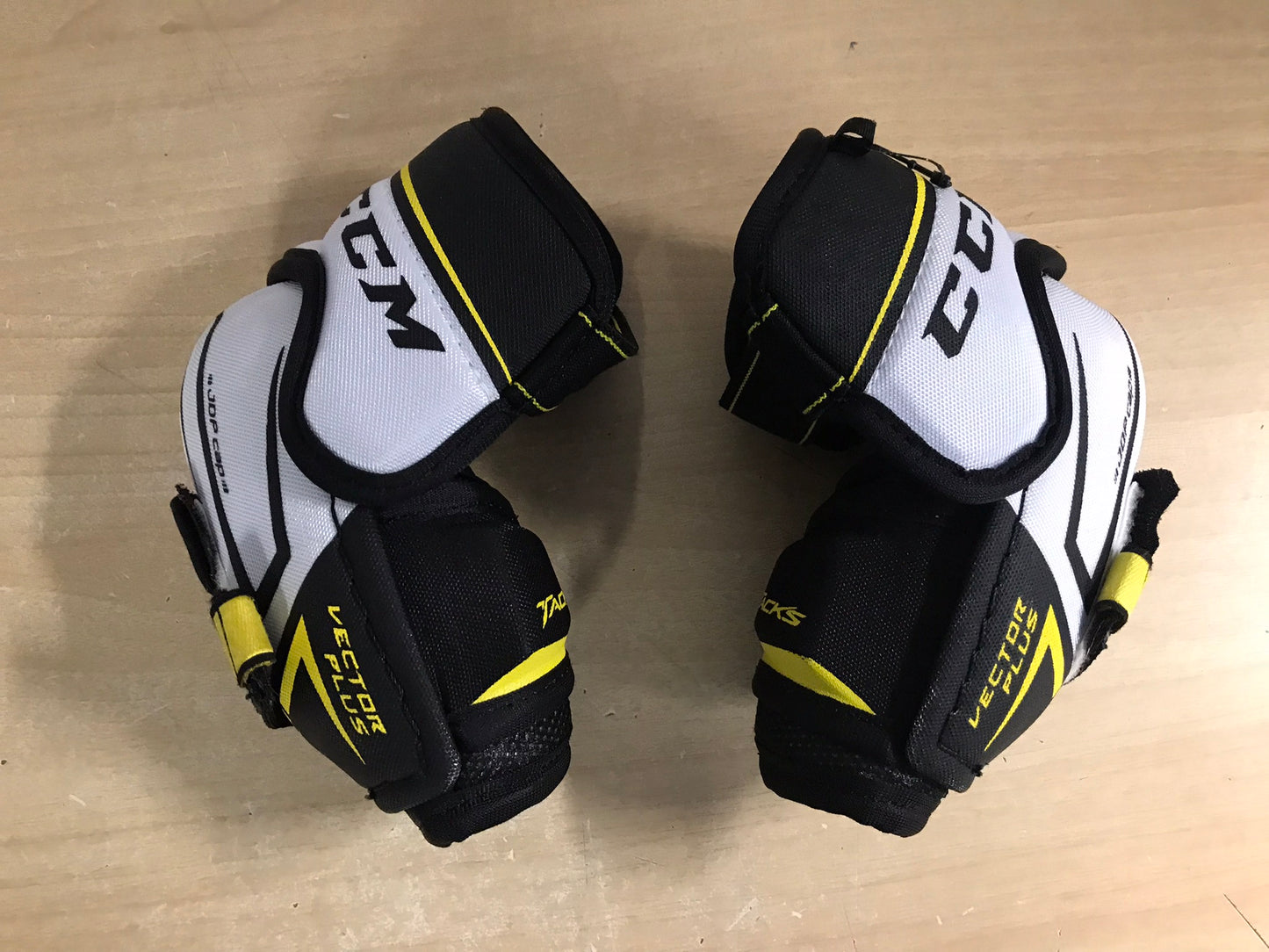 Hockey Elbow Pads Child Size Junior Medium CCM Tacks Black White Yellow New Demo Model