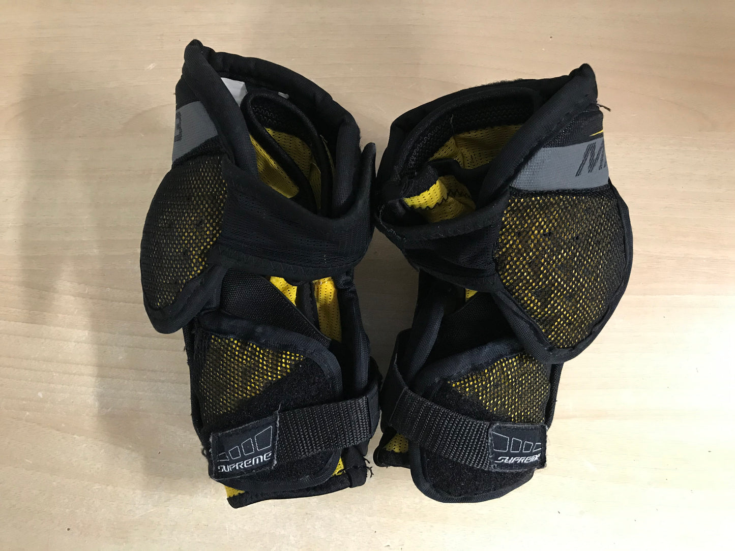 Hockey Elbow Pads Child Size Junior Small Bauer Supreme One Black Yellow