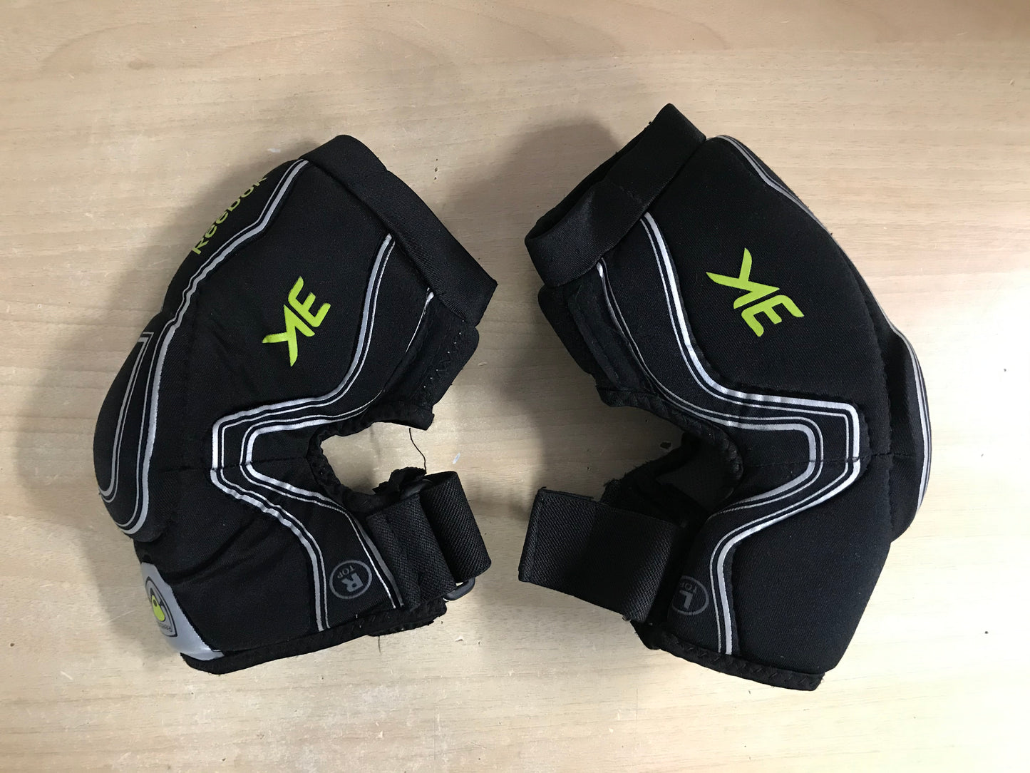 Hockey Elbow Pads Child Size X Large Reebok Soft Pads Black Grey Excellent