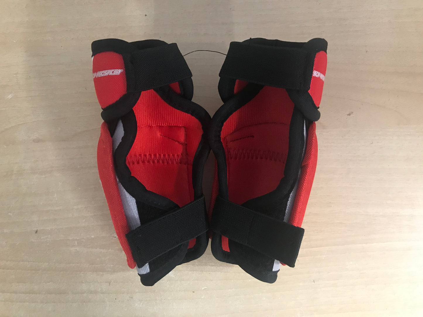 Hockey Elbow Pads Child Size Y Medium 4-6 CCM U Red Black New Demo Model