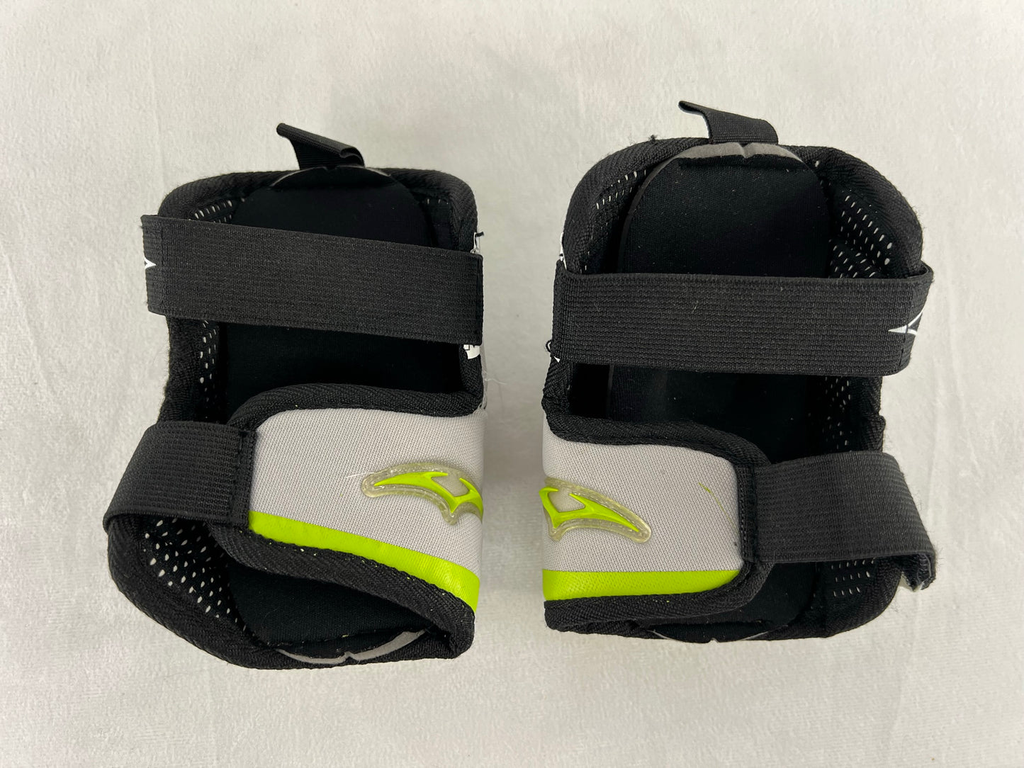 Hockey Elbow Pads Child Size Y Medium Age 5-6 Vic Crxss Fire Grey Lime Excellent