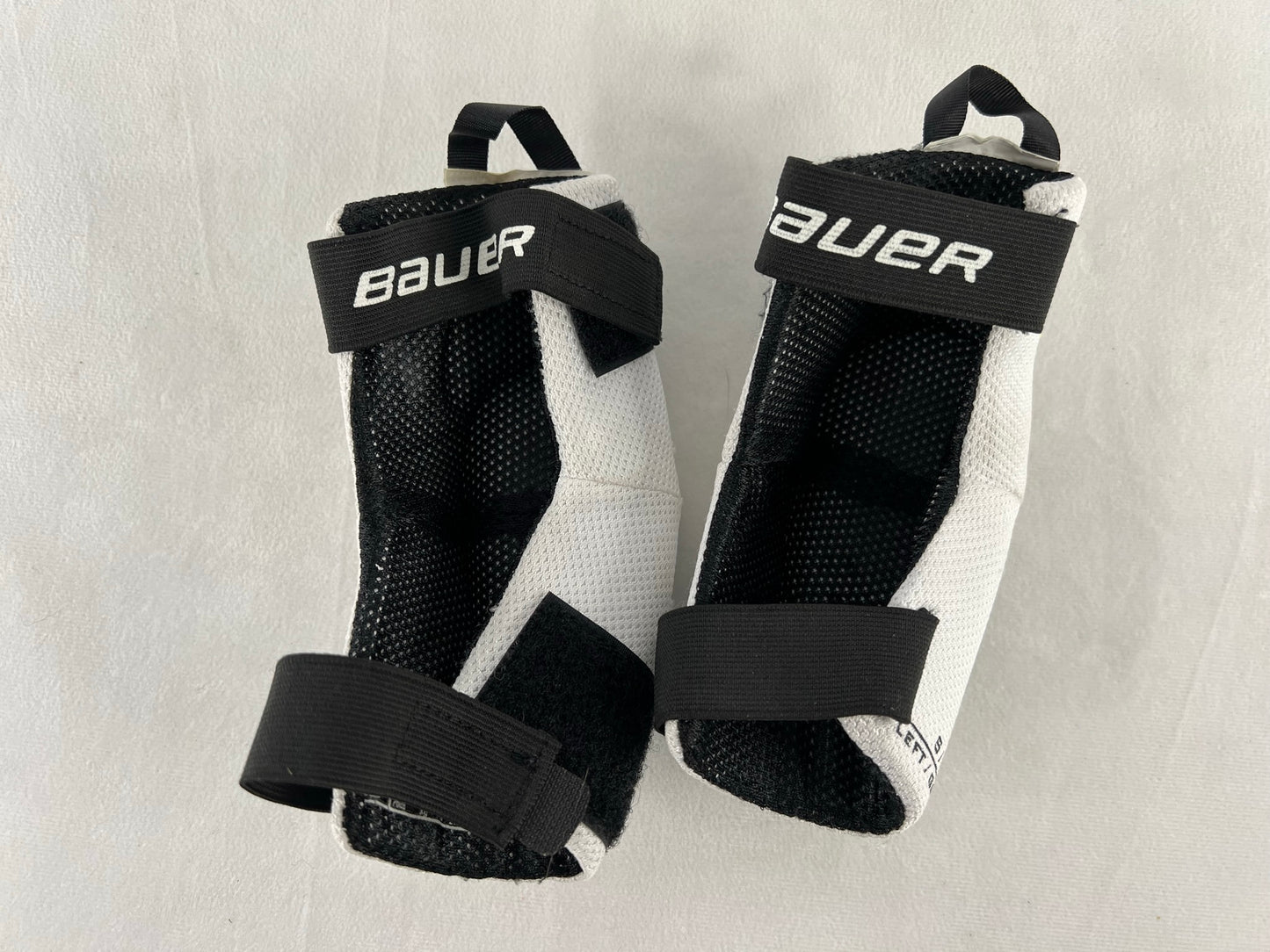 Hockey Elbow Pads Child Size Y Small Age 4-5 Bauer Soft Cup Black White Excellent