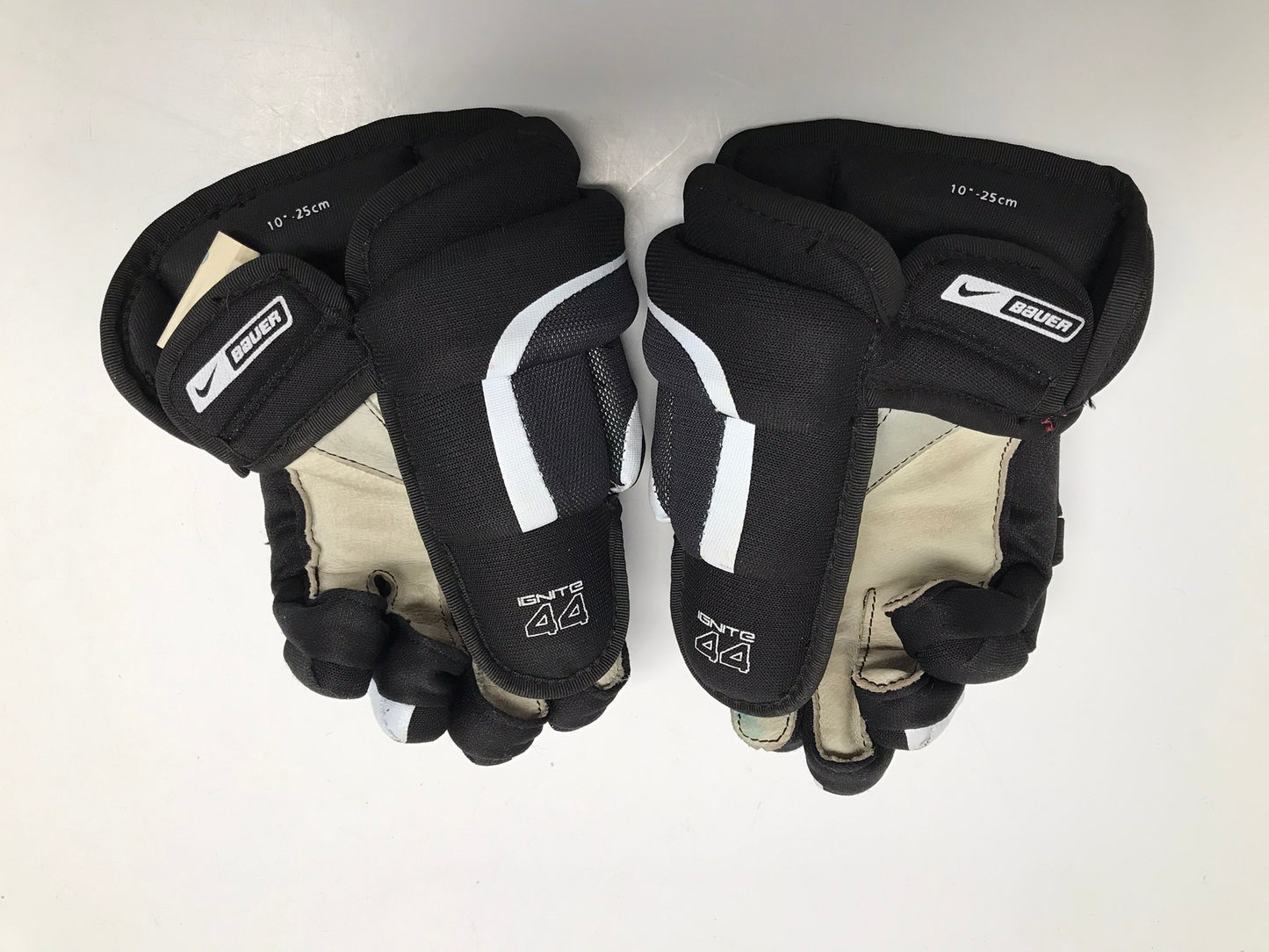 Hockey Gloves Child Size 10 inch Age 5-7 Bauer Black and White Excellent