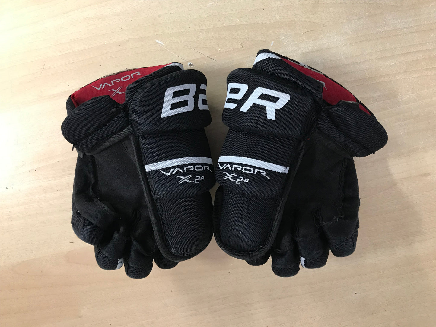Hockey Gloves Child Size 10 inch Bauer Vapor X2.0 Black White Red Excellent