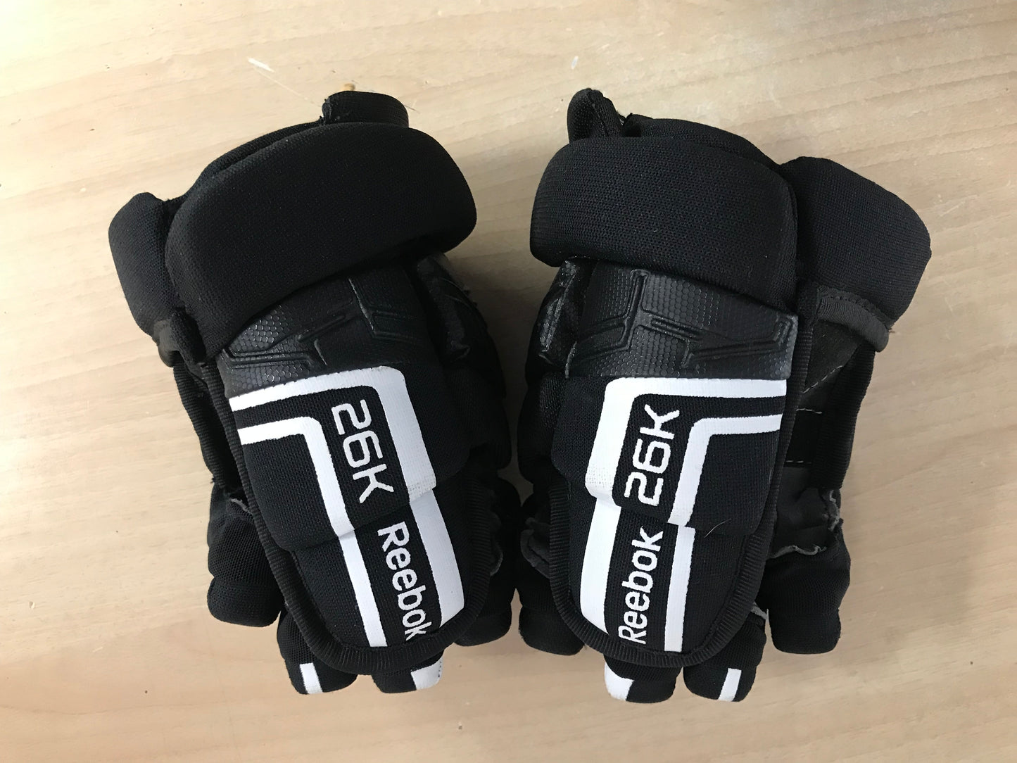 Hockey Gloves Child Size 10 inch Reebok Black White New Demo Model