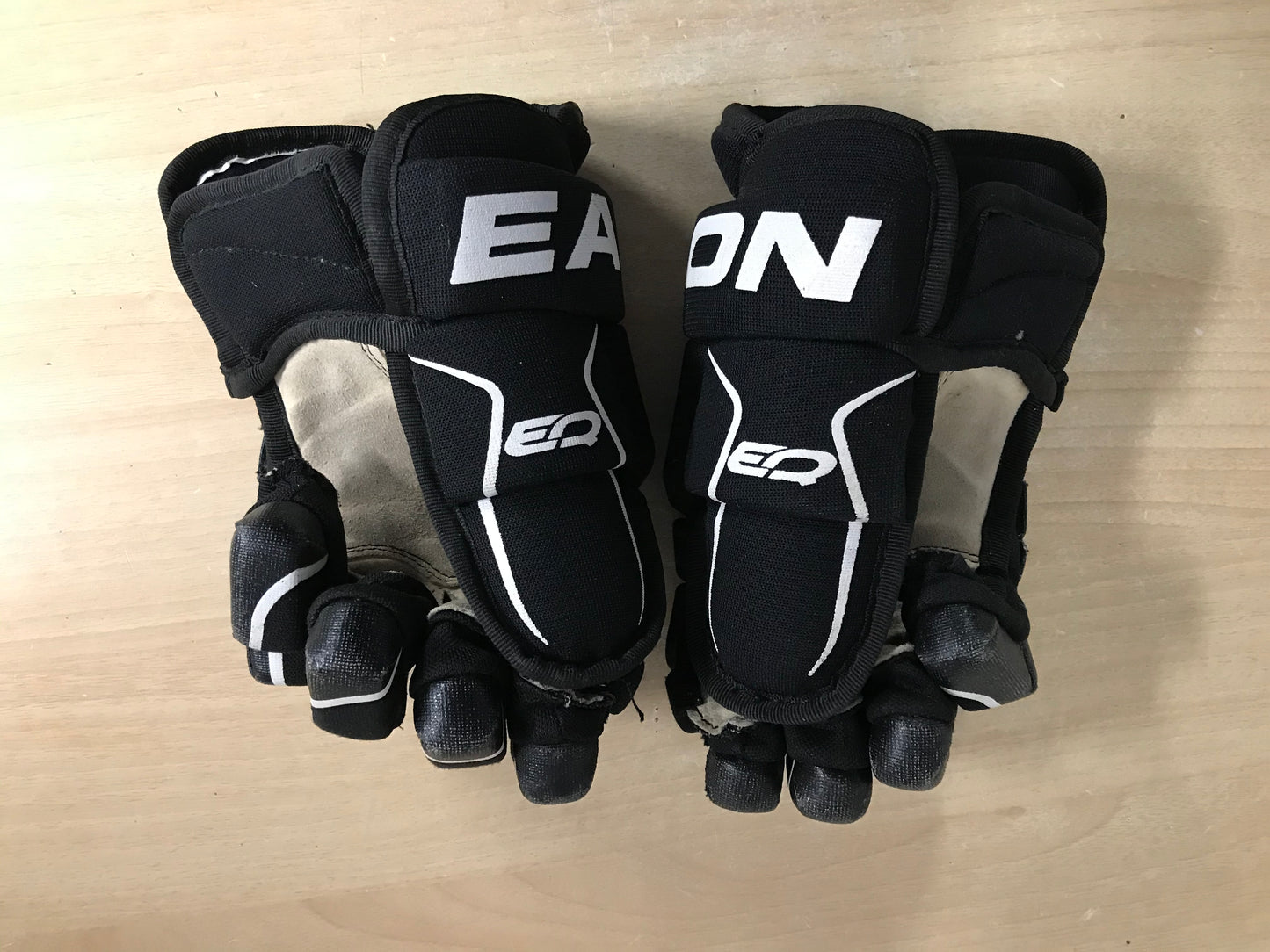 Hockey Gloves Child Size 11 inch Easton Black