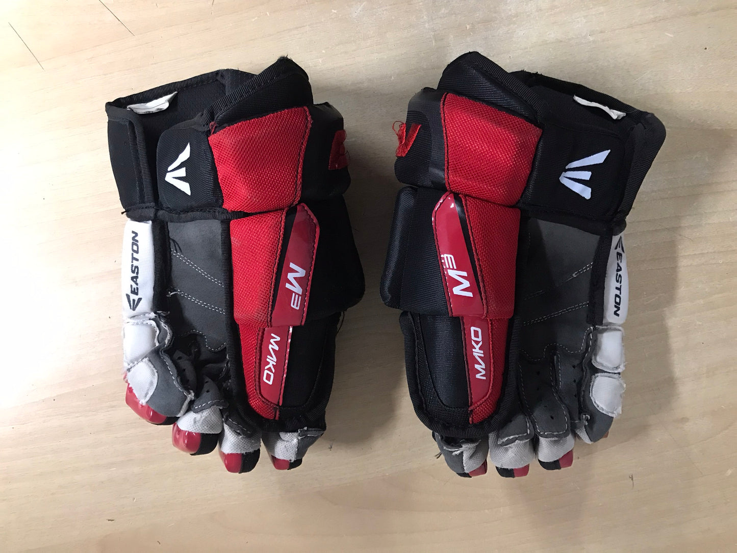 Hockey Gloves Child Size 12 inch Junior Easton Mako Black Red Excellent Quality