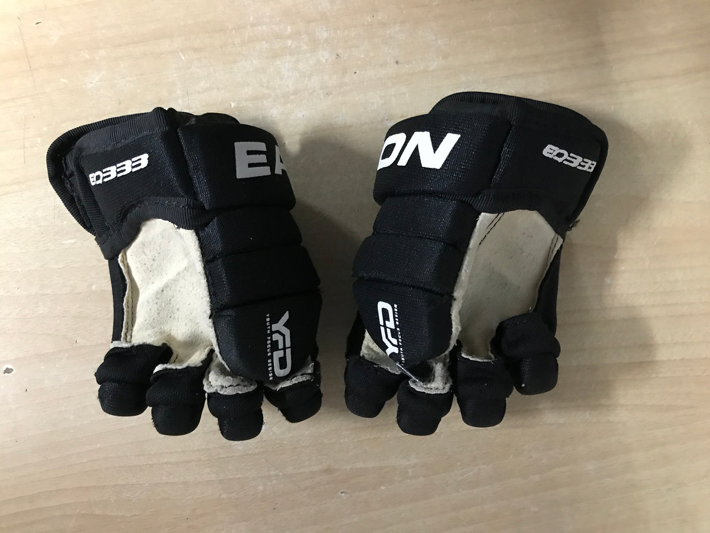 Hockey Gloves Child Size 8 inch Easton Black White Excellent