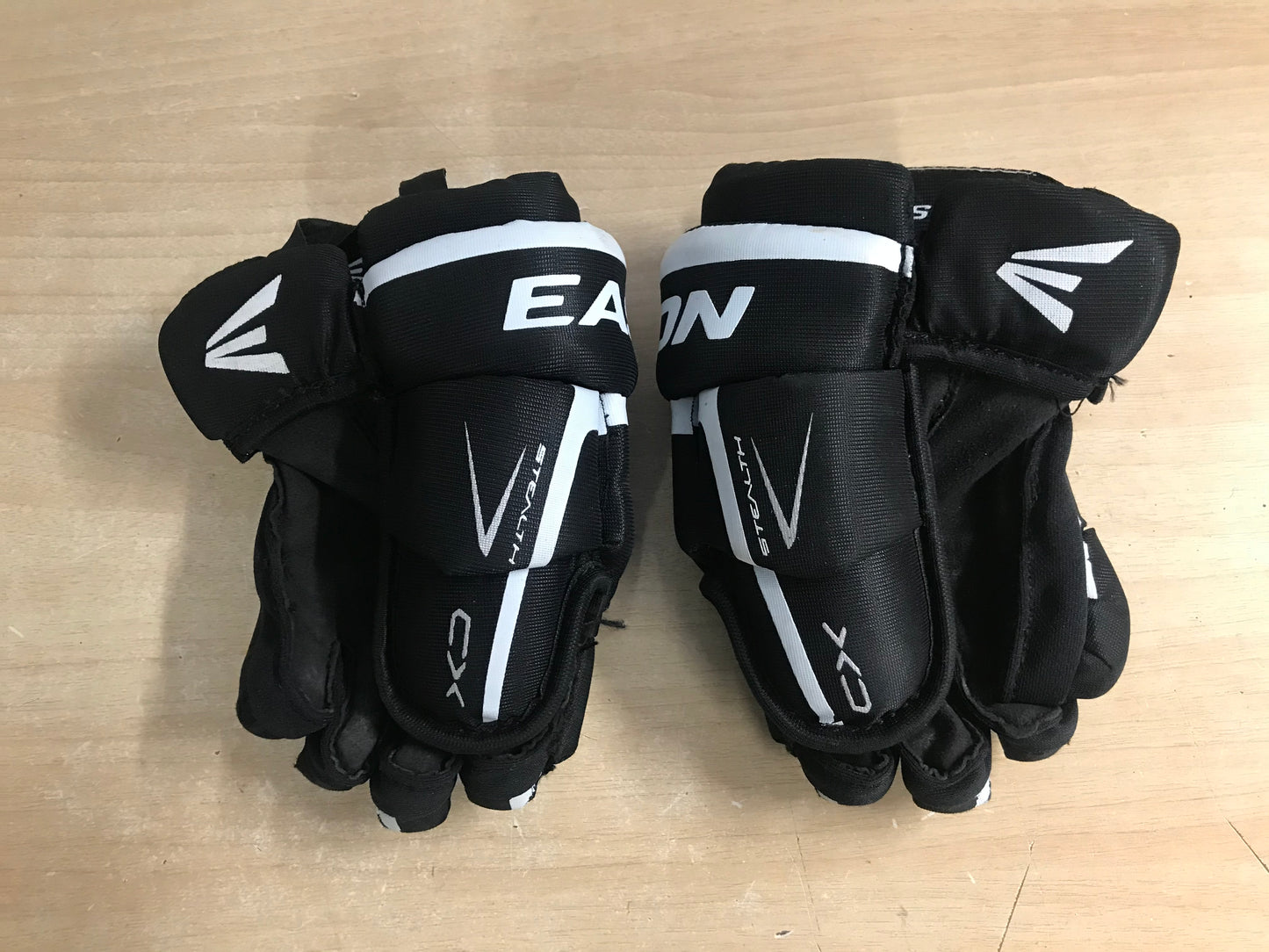 Hockey Gloves Child Size 8 inch Easton Black White No Holes Very Little Use