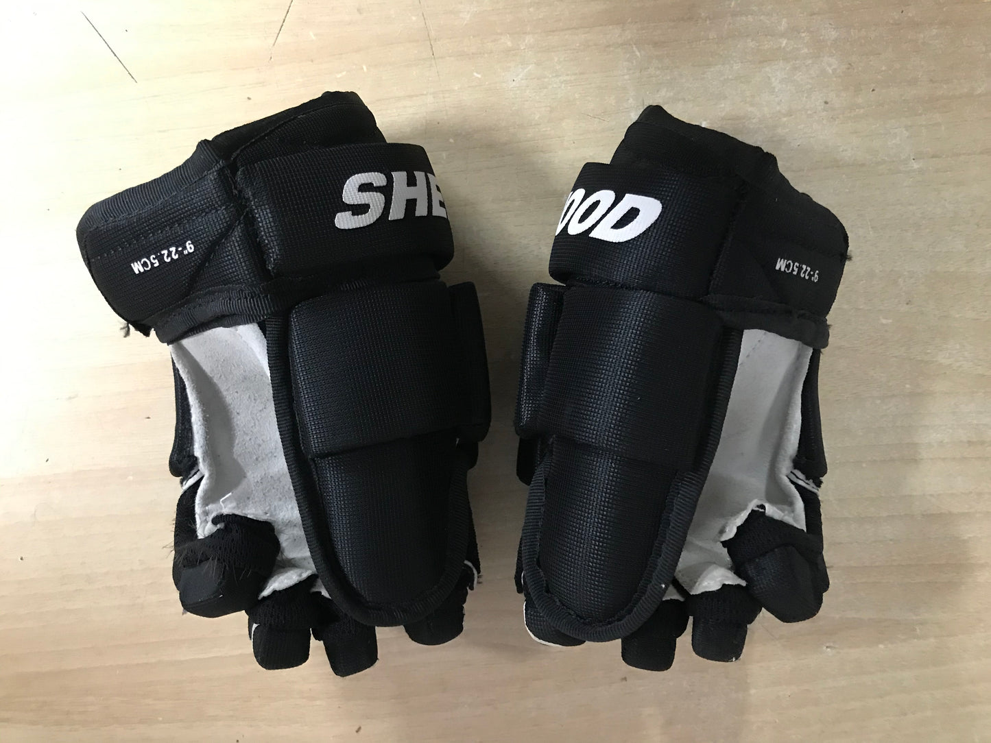 Hockey Gloves Child Size 9 inch Sherwood As New Black White