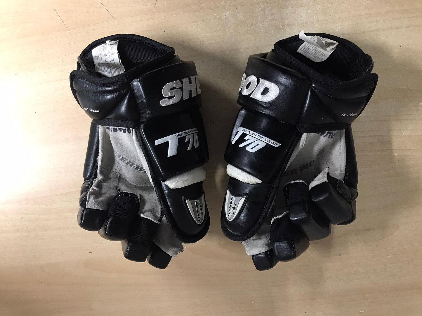 Hockey Gloves Men's Size 14 inch Sherwood Black White Few Small Marks