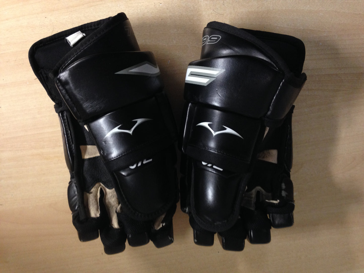 Hockey Gloves Men's Size 14 inch Vic Black