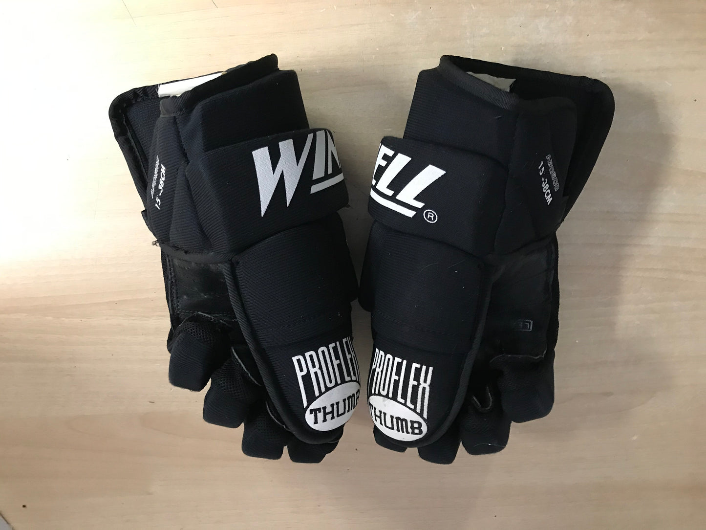 Hockey Gloves Men's Size 14 inch Winnwell Black Excellent