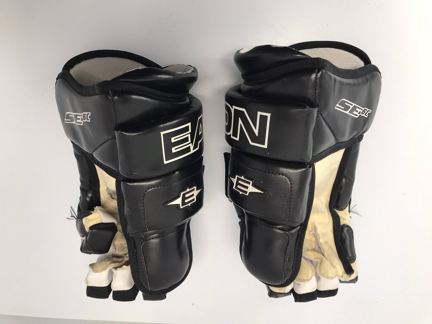 Hockey Gloves Men's Size 15 inch Easton Black White Excellent