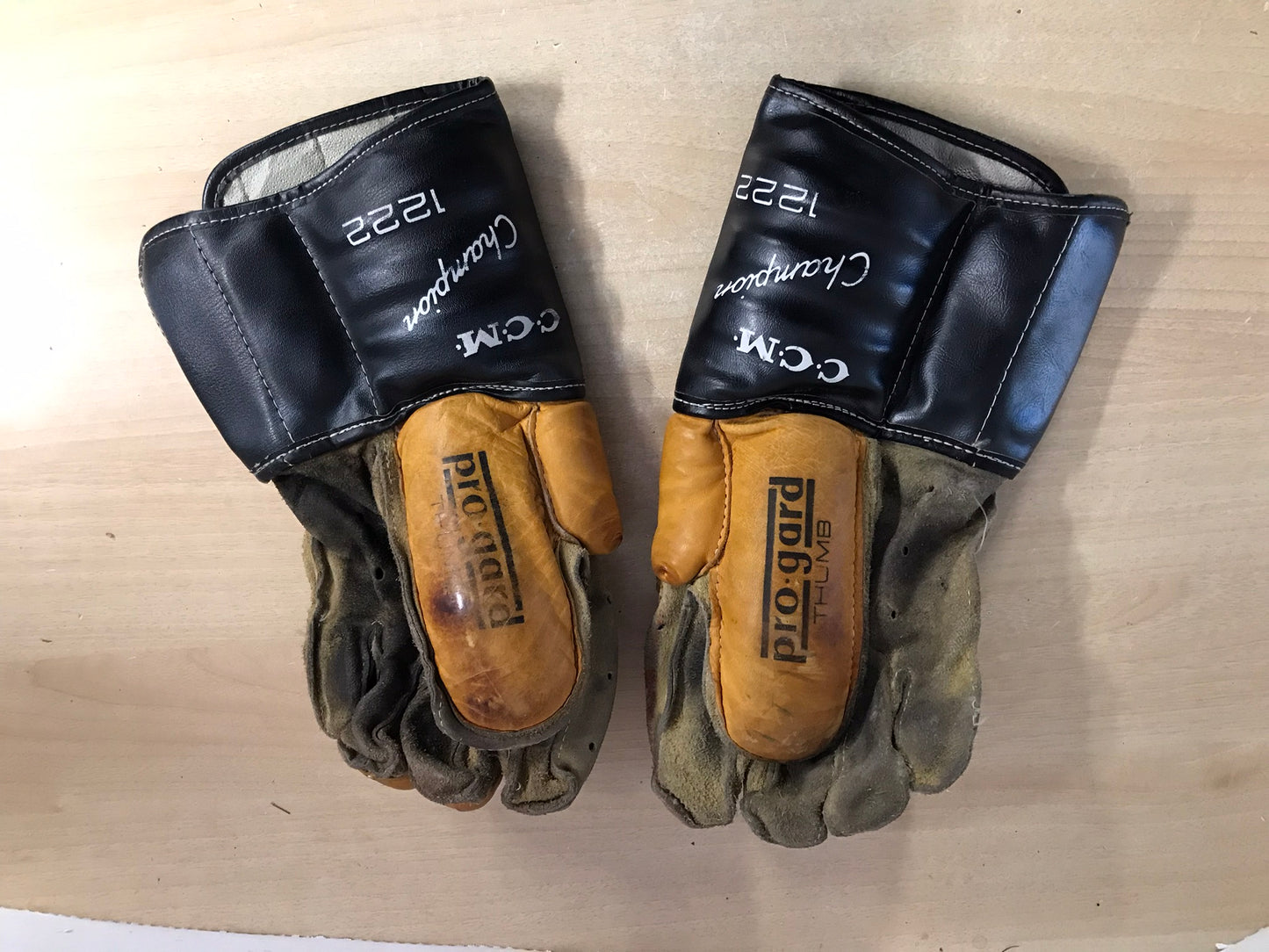 Hockey Gloves Men's Size Large Vintage 1950's CCM Champion 1222 Leather RARE
