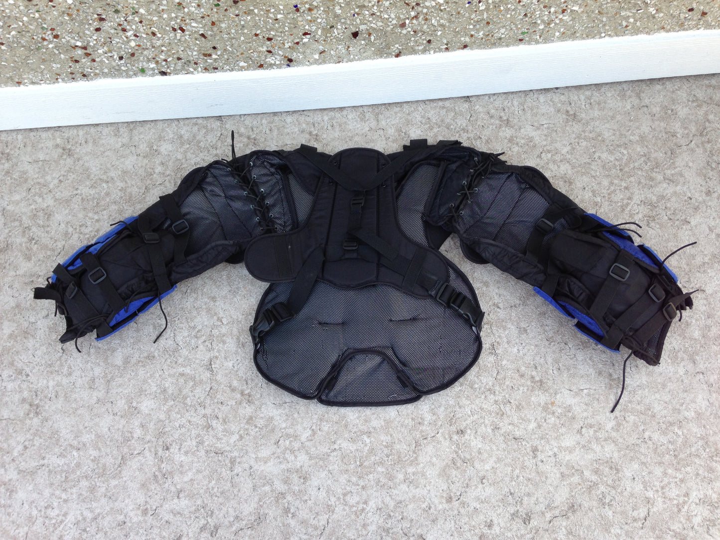 Hockey Goalie Shoulder Chest Pad Men's Senior Size Small Powertek Blue Black Very Nice